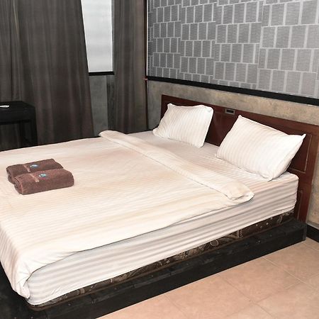 Oseda Nias Surf House Hotel Hilibotodane Luaran gambar
