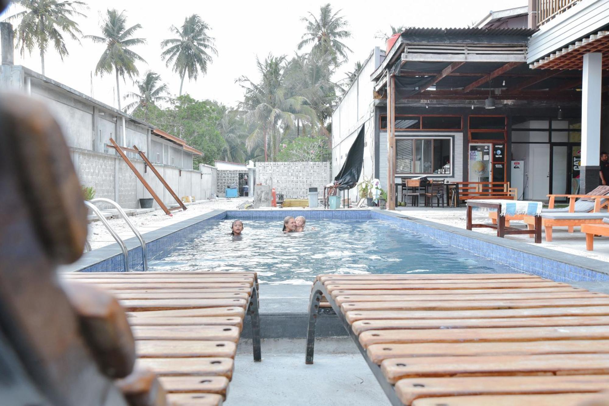 Oseda Nias Surf House Hotel Hilibotodane Luaran gambar