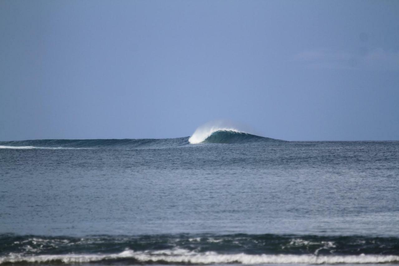Oseda Nias Surf House Hotel Hilibotodane Luaran gambar