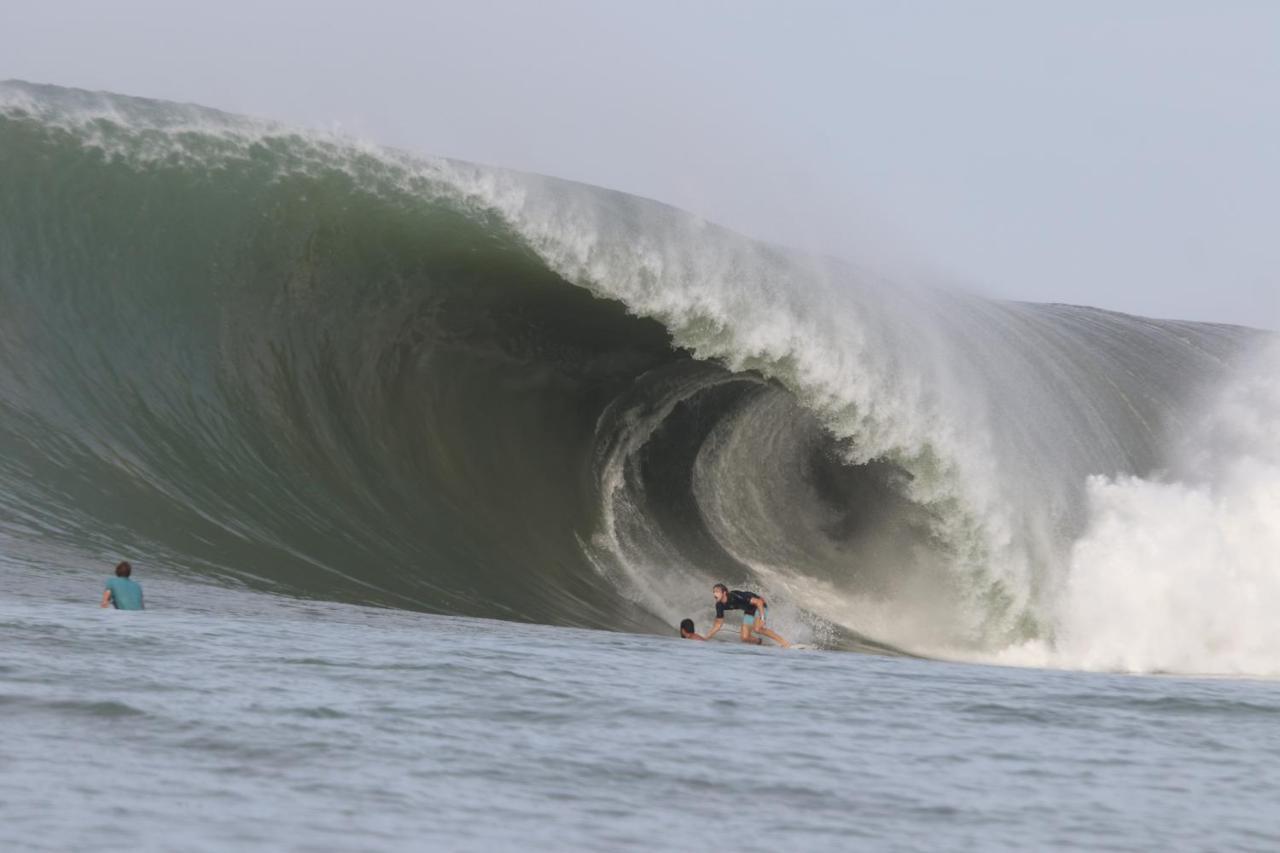 Oseda Nias Surf House Hotel Hilibotodane Luaran gambar