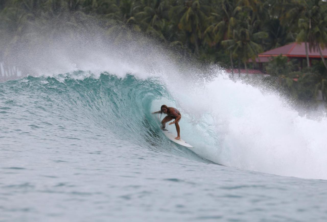 Oseda Nias Surf House Hotel Hilibotodane Luaran gambar