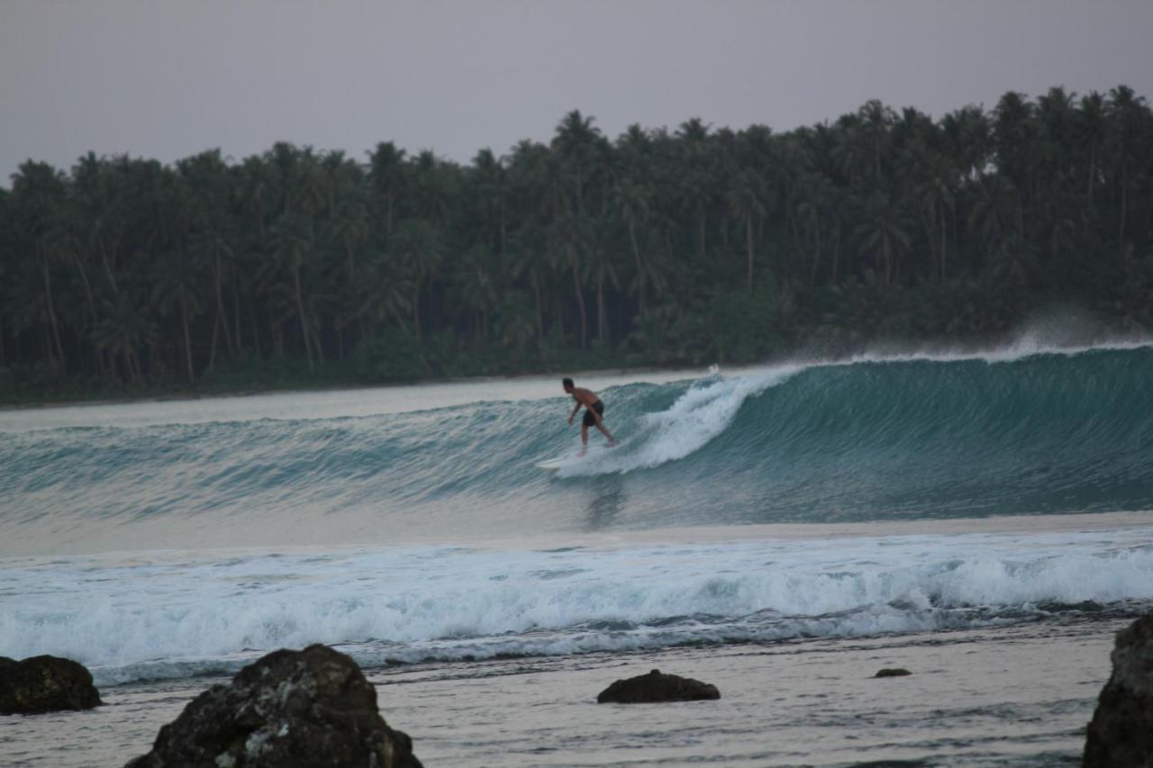 Oseda Nias Surf House Hotel Hilibotodane Luaran gambar