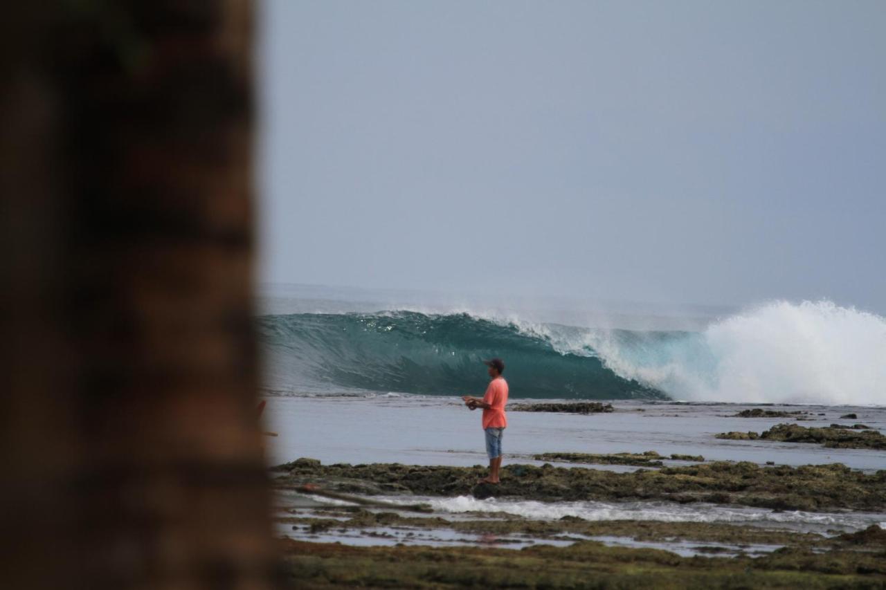 Oseda Nias Surf House Hotel Hilibotodane Luaran gambar