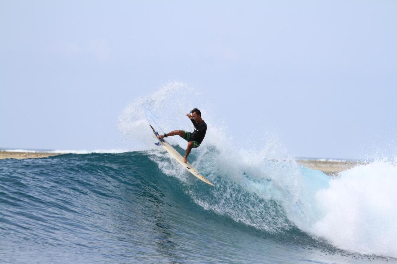 Oseda Nias Surf House Hotel Hilibotodane Luaran gambar