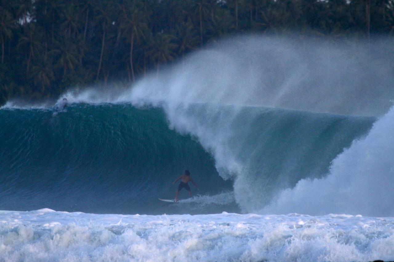 Oseda Nias Surf House Hotel Hilibotodane Luaran gambar